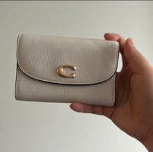 將圖片載入圖庫檢視器 Coach wallet