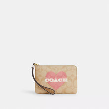 將圖片載入圖庫檢視器 Coach wristlet 不包郵