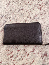 將圖片載入圖庫檢視器 Coach x Disney兔仔拉鍊銀包