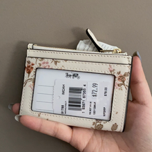 將圖片載入圖庫檢視器 Coach zip card case