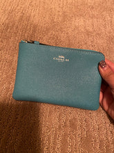 將圖片載入圖庫檢視器 Coach wristlet