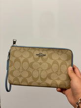 將圖片載入圖庫檢視器 Coach double zip wristlet