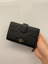 將圖片載入圖庫檢視器 Coach medium wallet