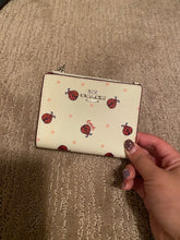 將圖片載入圖庫檢視器 Coach甲蟲銀包