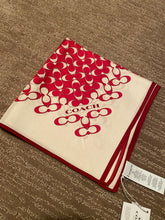 將圖片載入圖庫檢視器 Coach正方絲巾