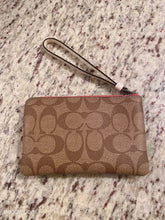 將圖片載入圖庫檢視器 Coach紅唇👄wristlet