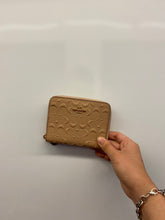 將圖片載入圖庫檢視器 Coach拉鍊凸字銀包