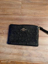 將圖片載入圖庫檢視器 Coach wristlet