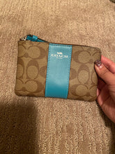 將圖片載入圖庫檢視器 Coach wristlet